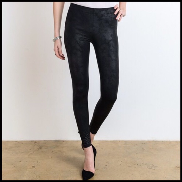 ZIPPER BACK VEGAN LEGGING. CLOSING SALE - Picture 4 of 8